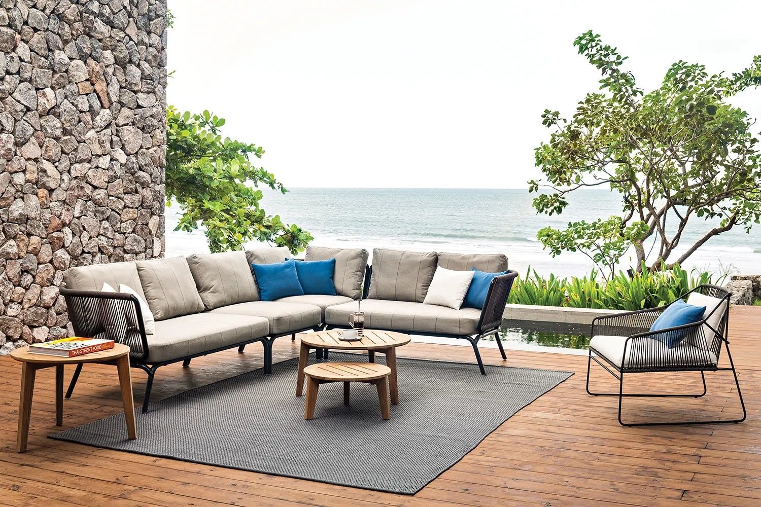 Oasiq furniture, USA